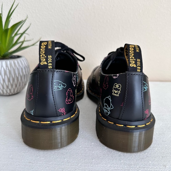 New Dr. Martens Hello Kitty and Friends Black Leather Oxford Shoes Unisex US9 - Picture 8 of 16
